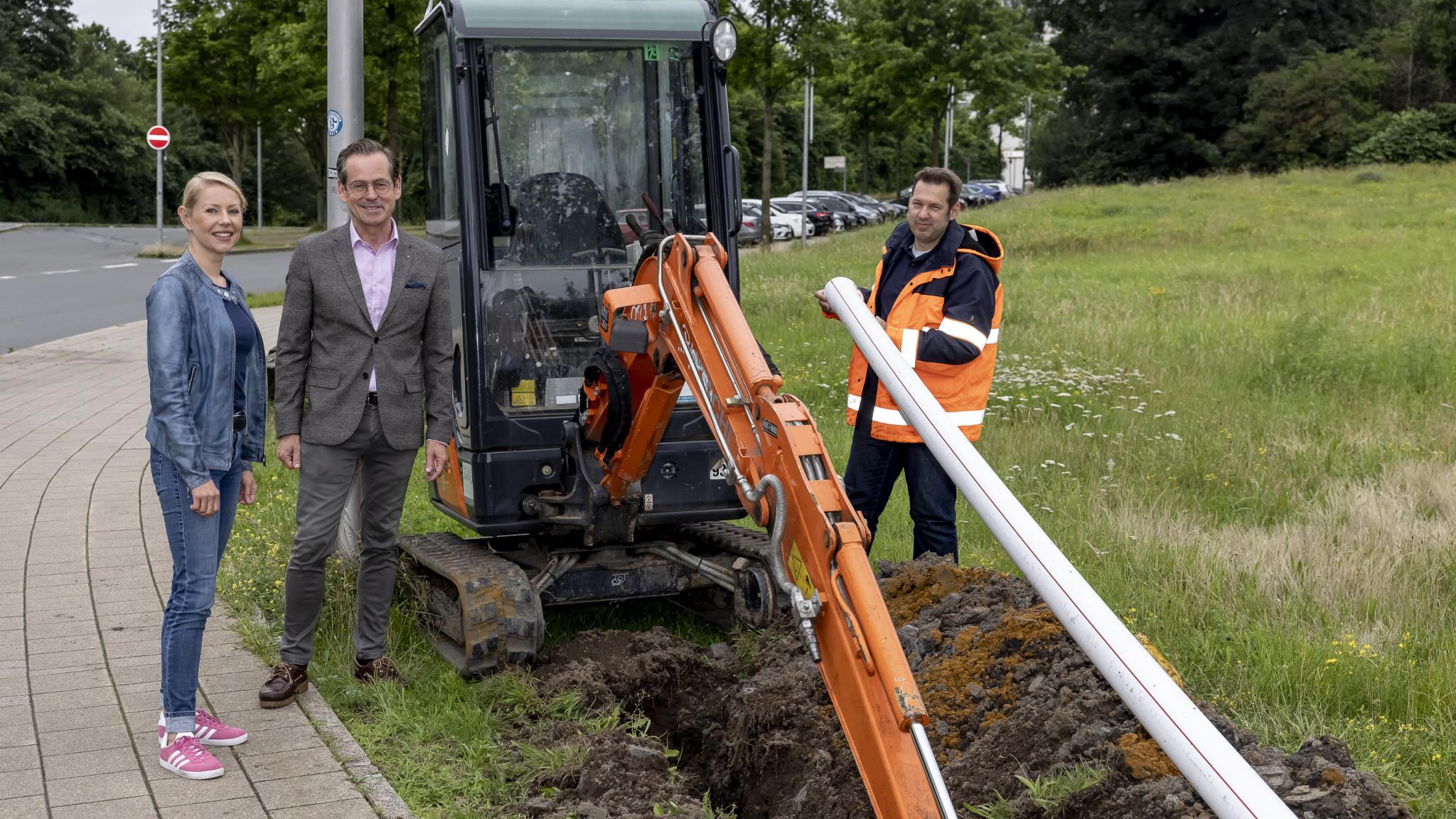 Foto: Anne Reiniger-Egler (Projektbüro OIL), Wirtschaftsförderer Dr. Christopher Schmitt und Christian Lange vom Referat Verkehr der Stadt Gelsenkirchen