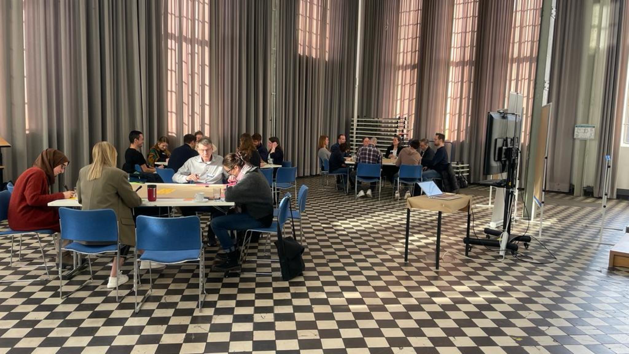 Workshop-Foto in der Maschinenhalle des stadt.bau.raum Gelsenkirchen