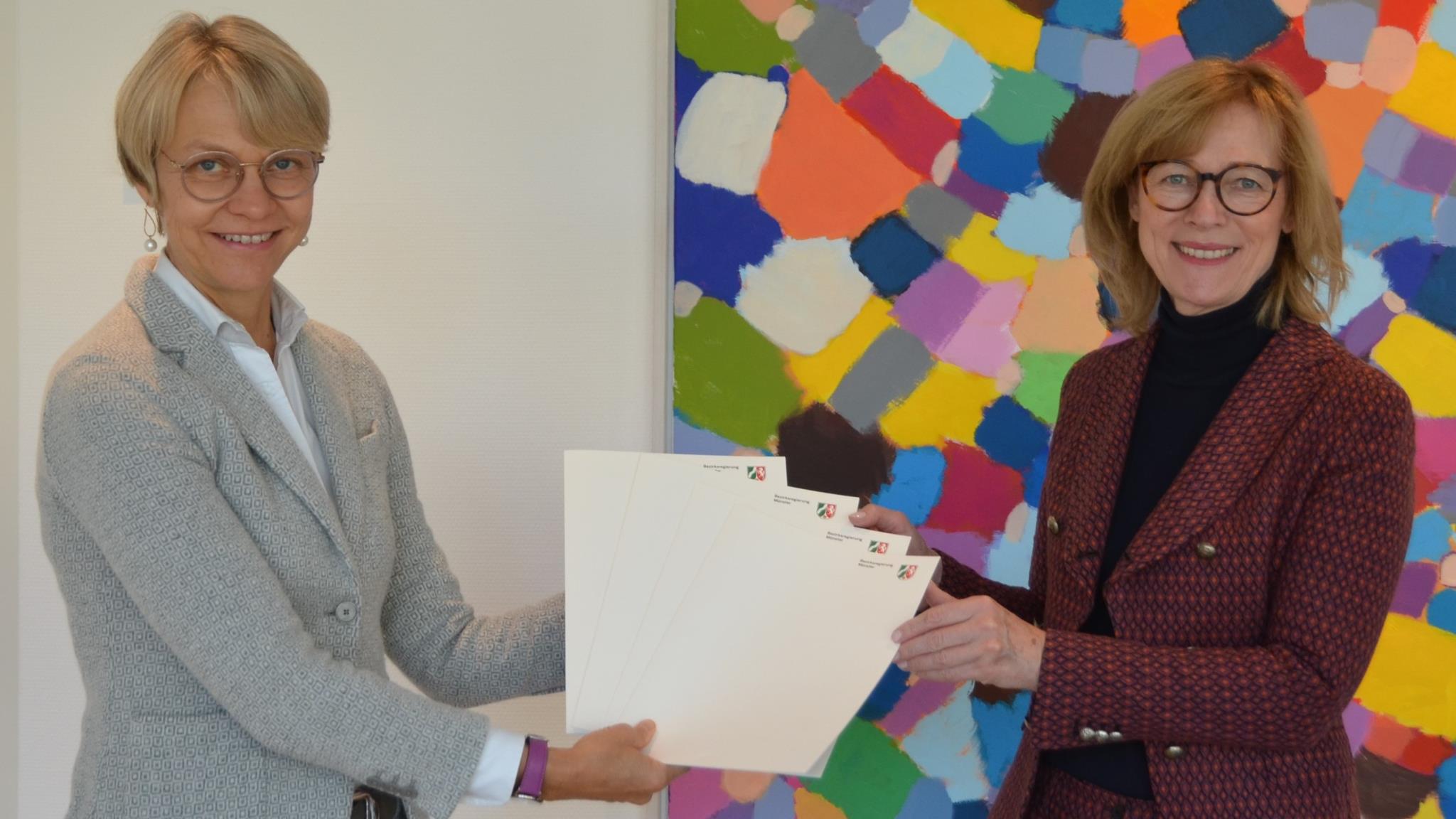 Regierungspräsidentin Dorothee Feller und Oberbürgermeisterin Karin Welge