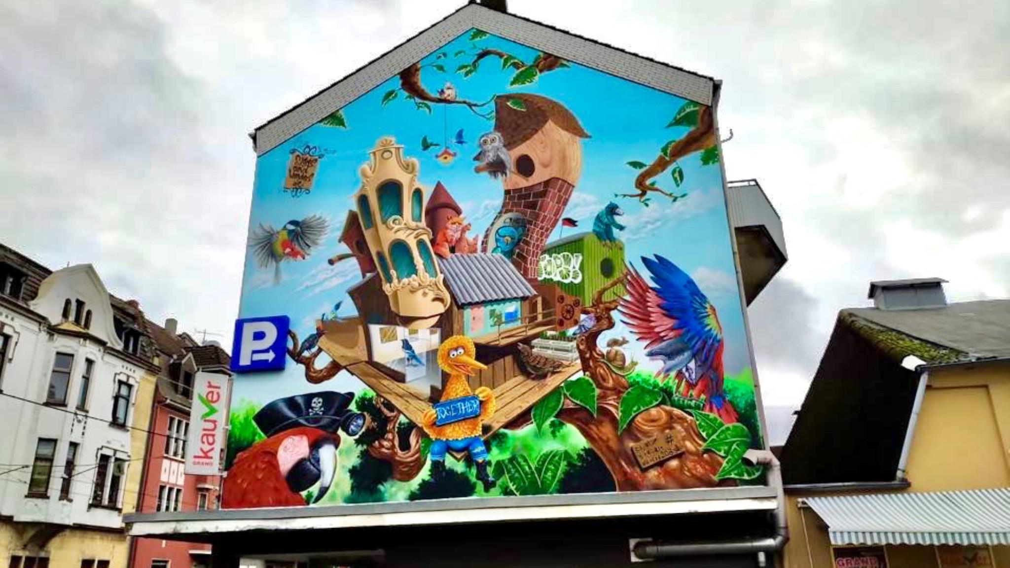 Bunt bemalte Hausfassade